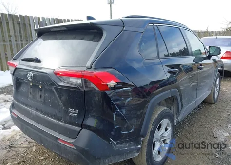 2020 Toyota Rav4 Xle z USA, uszkodzony, nr VIN JTMP1RFV8LD060642